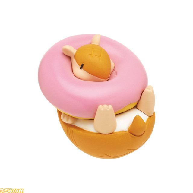 『吸血鬼すぐ死ぬ』ジョンがかわいいカプセルトイになって2月28日より発売。大好きな甘いものに囲まれた幸せそうな姿が魅力的！