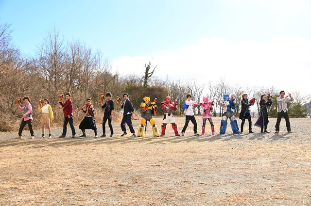 Vシネクスト『暴太郎戦隊ドンブラザーズVSゼンカイジャー』5月3日より期間限定上映が決定。ドンブラザーズ解散、柏餅王ゾックスの君臨など危機が押し寄せる…！