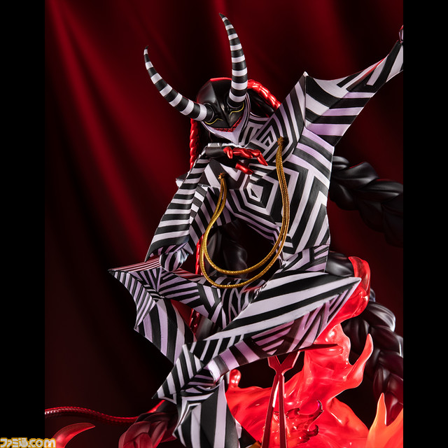 『ペルソナ５ ザ・ロイヤル』のロキが高さ約30cmのフィギュアになって登場。限定特典は、ロキのシルエットをダズル迷彩のデザインで描いたTシャツ