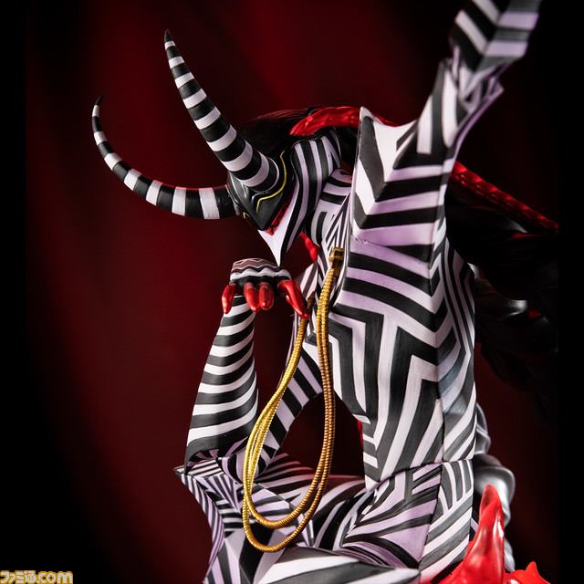 『ペルソナ５ ザ・ロイヤル』のロキが高さ約30cmのフィギュアになって登場。限定特典は、ロキのシルエットをダズル迷彩のデザインで描いたTシャツ