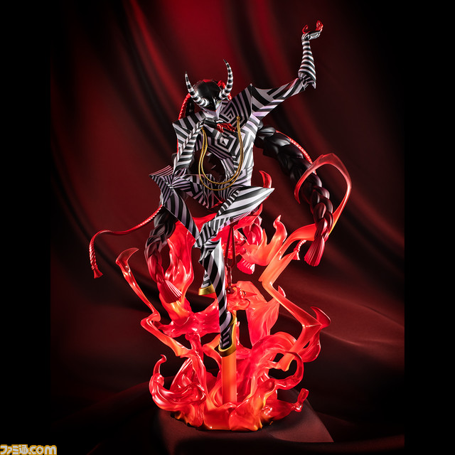 『ペルソナ５ ザ・ロイヤル』のロキが高さ約30cmのフィギュアになって登場。限定特典は、ロキのシルエットをダズル迷彩のデザインで描いたTシャツ