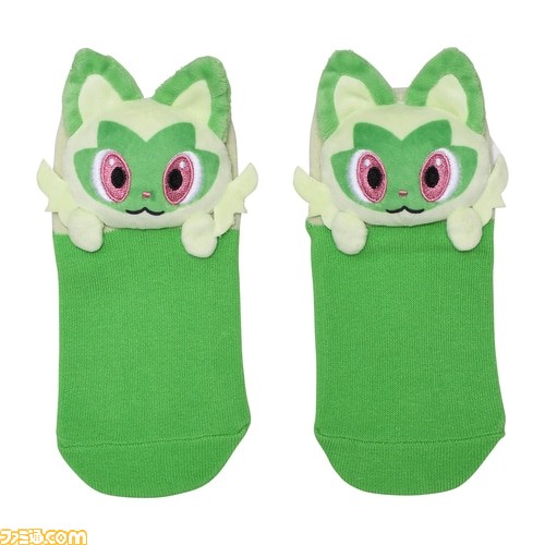 『ポケモン』ソックスの新しい柄がポケモンセンターオンラインに登場。ニャオハのマスコット付きソックスがかわいい！