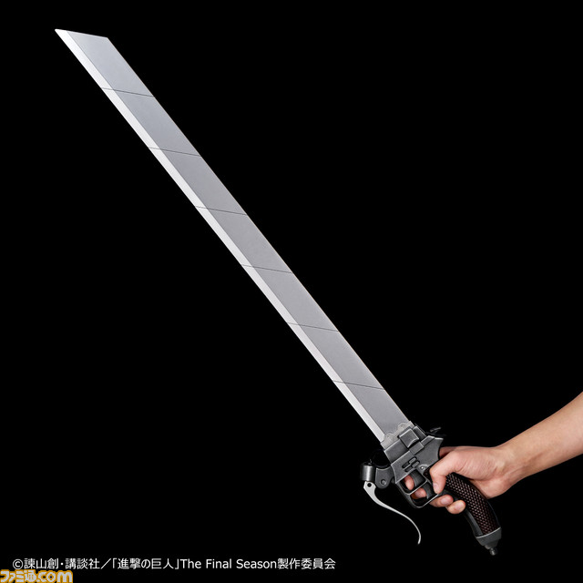『進撃の巨人』約1/1スケールで再現された“超硬質ブレード”が登場。アニメ設定をもとに刀身やグリップ部分まで忠実に造形!