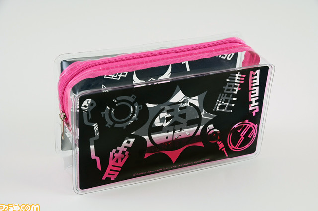 『超探偵事件簿 レインコード』ファミ通DXパックが好評予約受付中！ ぬいぐるみマスコットやTシャツ、アクリルパネルなど豪華グッズを現物写真とともに紹介