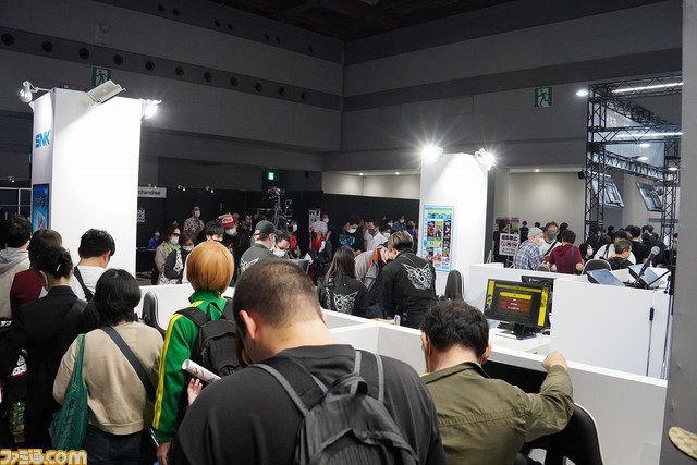 『KOF15』のメインイラストレーター・ナカタ トモヒロ氏のサイン会が開催！ 作品へのこだわりが聞けたインタビューも掲載