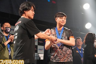 『KOF15』優勝はシャオハイ選手。"勝利の鍵は京とクロ―ネン"！激動の2日間を写真とともに振り返る