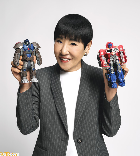 アッコさんが巨大ロボットにトランスフォーム。『トランスフォーマー/ビースト覚醒』玩具シリーズのアンバサダーに和田アキ子さんが就任。4/8からテレビCMを放送