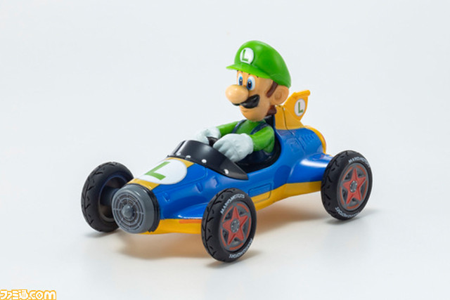 『マリオカート』ミニカーが全国のファミリーマートで4月20日より発売。マリオはG-フォース、ワイルドスター、Pウイングの3種で登場