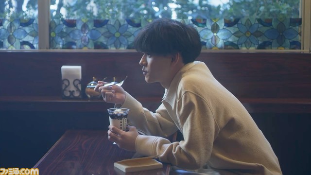 マックにコーヒーゼリーパフェ&プリンパイが4月26日より新発売! マック史上初となる“パフェ”。レトロな喫茶店の雰囲気を楽しめる。