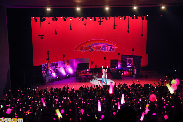 夏川椎菜さんが麻倉ももさんの『Fanfare!!』を全力オタ芸とともに披露! ミュージックレインのアーティストのカバーが披露された“令和5年度 417の日”夜公演をリポート