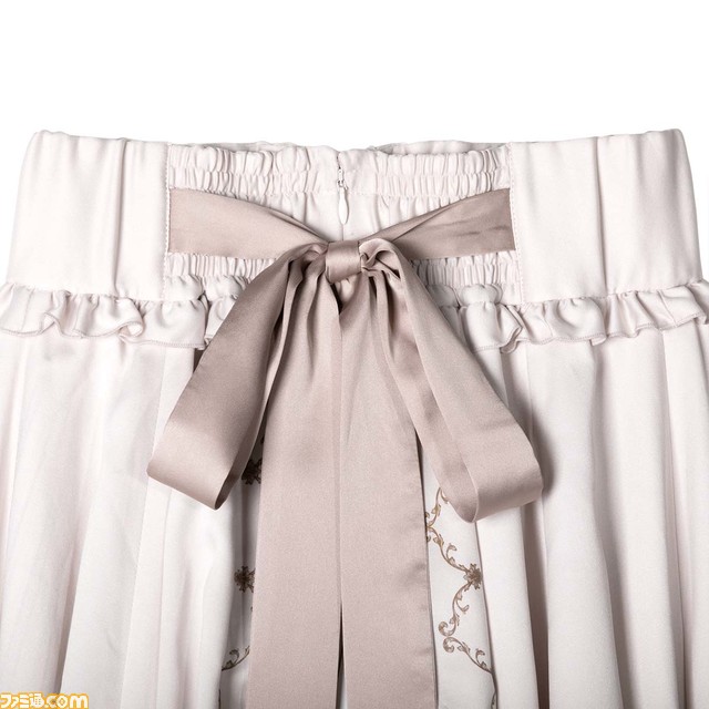 『ヴァイオレット・エヴァーガーデン』のスカートがリアルに発売。愛を届ける自動手記人形とのお揃いコーデに心ときめく【4月28日17時より受注開始】