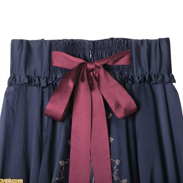 『ヴァイオレット・エヴァーガーデン』のスカートがリアルに発売。愛を届ける自動手記人形とのお揃いコーデに心ときめく【4月28日17時より受注開始】