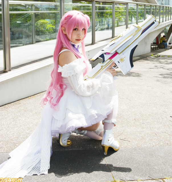 【NIKKE】“本物”のニケが排出されるリアルガチャ!? 伊織もえさんがガチャに登場するサプライズも。コスプレ写真も盛りだくさん【ニコニコ超会議2023】