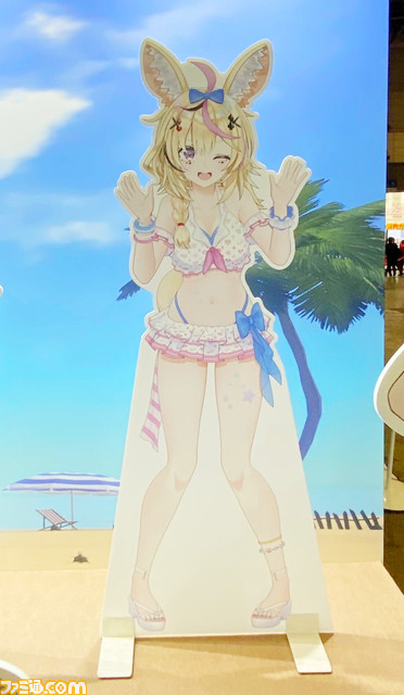 【ニコニコ超会議2023】ホロライブブースではホロサマー水着姿の宝鐘マリンたちがお出迎え！ 眺めているだけでクスっとしてしまうメンバー語録ステッカーももらえる