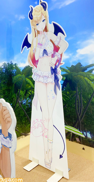 【ニコニコ超会議2023】ホロライブブースではホロサマー水着姿の宝鐘マリンたちがお出迎え！ 眺めているだけでクスっとしてしまうメンバー語録ステッカーももらえる