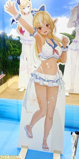 【ニコニコ超会議2023】ホロライブブースではホロサマー水着姿の宝鐘マリンたちがお出迎え！ 眺めているだけでクスっとしてしまうメンバー語録ステッカーももらえる