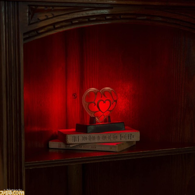 『ゼルダの伝説』“ハートの器”のライト付きブックが本日(5/8)発売。キャンドルのような暖かみのある光が暗闇をほのかに照らす