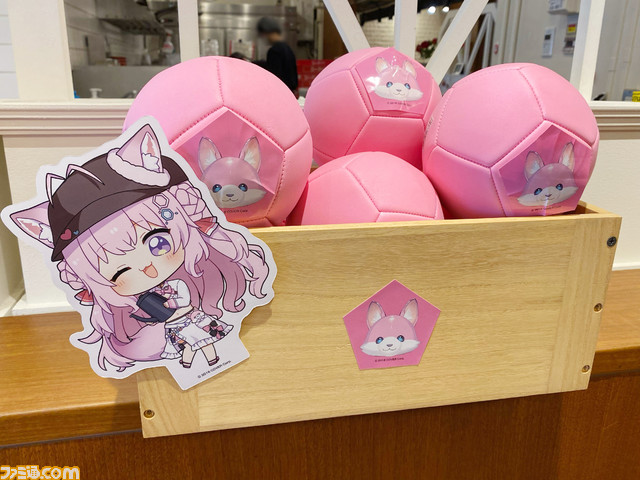 【ホロライブ】holoXカフェ（東京）リポート。メンバーのこだわり抜いたメニューや3Dアジトのような雰囲気の内装に刮目せよ！