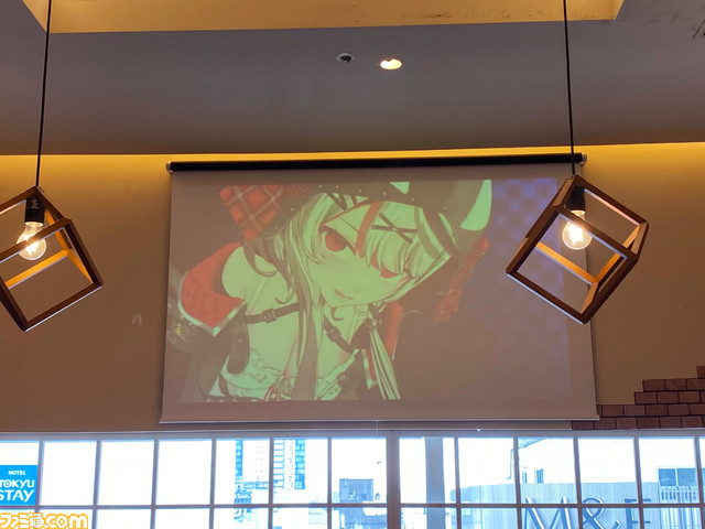 【ホロライブ】holoXカフェ（東京）リポート。メンバーのこだわり抜いたメニューや3Dアジトのような雰囲気の内装に刮目せよ！