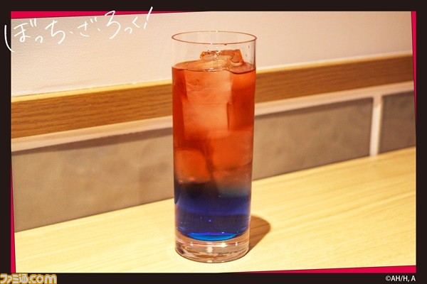 アニメ『ぼっち・ざ・ろっく!』דTOWER RECORDS CAFE”コラボのグッズ情報が公開。ピカソ風の後藤ひとりがデザインされたTシャツがインパクト大