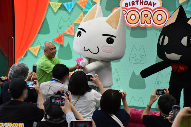 【どこいつ】トロの誕生日会が4年ぶりに開催。トロとクロのかわいさはいつまでも変わらず、お父さんもお姉さんも家族連れも笑顔なイベントリポートをお届けニャ