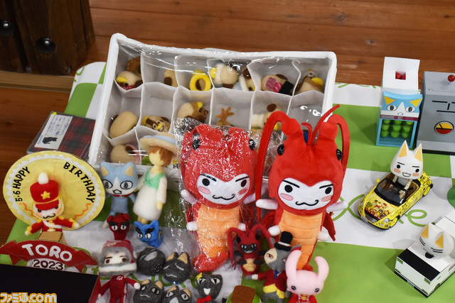 【どこいつ】トロの誕生日会が4年ぶりに開催。トロとクロのかわいさはいつまでも変わらず、お父さんもお姉さんも家族連れも笑顔なイベントリポートをお届けニャ