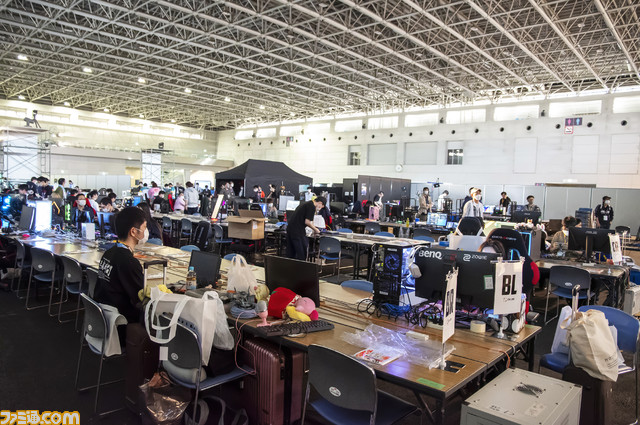 【C4 LAN】大量のゲーマーがゲーム機持参で勝手に遊ぶだけ。まあまあどうかしてるのに心地いい。ぬるま湯みたいな闇鍋イベントの生存戦略