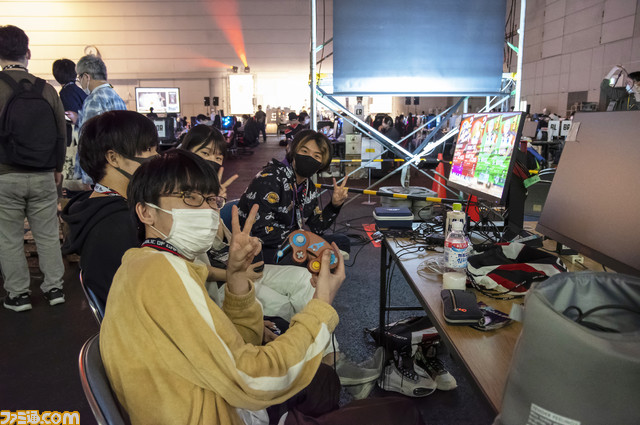 【C4 LAN】大量のゲーマーがゲーム機持参で勝手に遊ぶだけ。まあまあどうかしてるのに心地いい。ぬるま湯みたいな闇鍋イベントの生存戦略