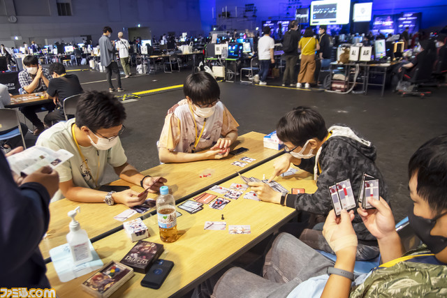 【C4 LAN】大量のゲーマーがゲーム機持参で勝手に遊ぶだけ。まあまあどうかしてるのに心地いい。ぬるま湯みたいな闇鍋イベントの生存戦略