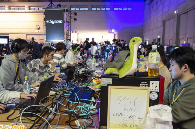 【C4 LAN】大量のゲーマーがゲーム機持参で勝手に遊ぶだけ。まあまあどうかしてるのに心地いい。ぬるま湯みたいな闇鍋イベントの生存戦略