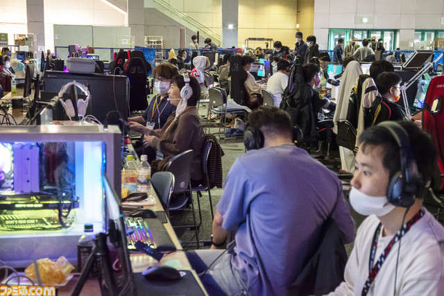 【C4 LAN】大量のゲーマーがゲーム機持参で勝手に遊ぶだけ。まあまあどうかしてるのに心地いい。ぬるま湯みたいな闇鍋イベントの生存戦略