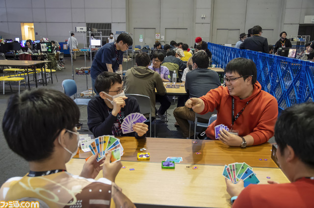 【C4 LAN】大量のゲーマーがゲーム機持参で勝手に遊ぶだけ。まあまあどうかしてるのに心地いい。ぬるま湯みたいな闇鍋イベントの生存戦略