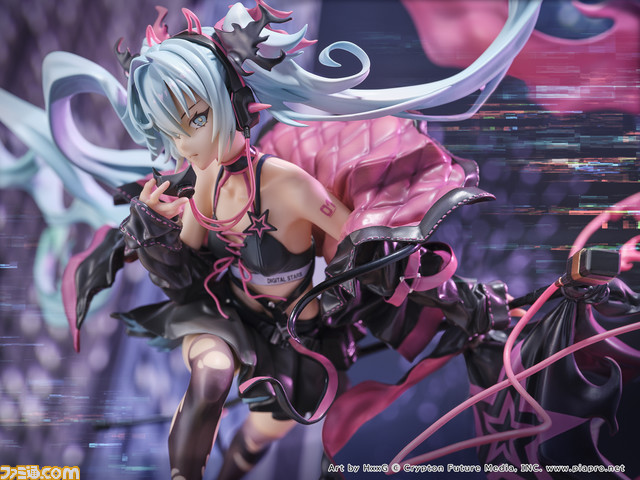 【初音ミク】クールなライブパフォーマンス姿でフィギュア化。全長約47センチのビッグサイズ! スピーカー型の台座もイカす