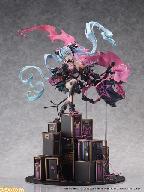 【初音ミク】クールなライブパフォーマンス姿でフィギュア化。全長約47センチのビッグサイズ! スピーカー型の台座もイカす