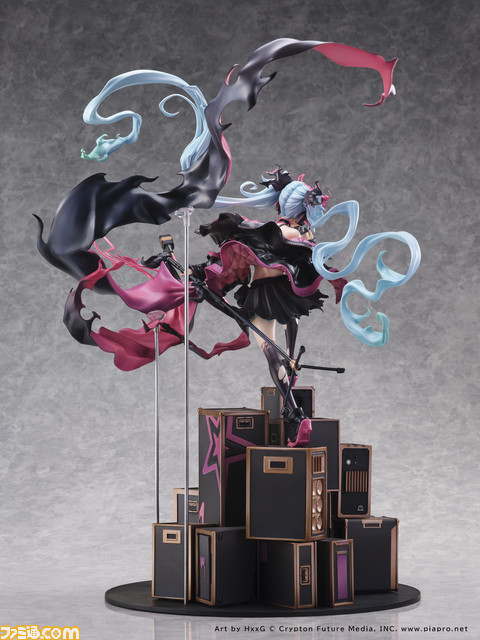 初音ミク】クールなライブパフォーマンス姿でフィギュア化。全長