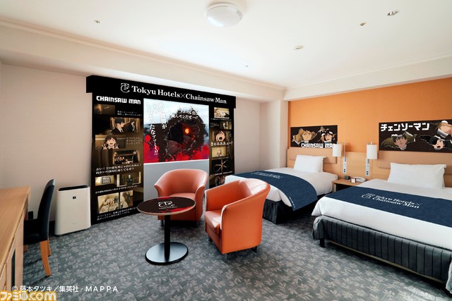 『チェンソーマン』東急ホテルズで7月1日より宿泊イベントが実施、コンセプトルームはもちろん8階。ホテルマン姿のマキマさんたちと永遠の悪魔体験