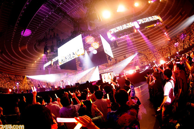 『アイマス シンデレラガールズ』“燿城夜祭 -かがやきよまつり-”2日目リポート。大阪出身アイドルが『あんきら!?狂騒曲』ならぬ『おおさか!?狂騒曲』を披露！ 大阪らしいユニークな演出で最高の夜祭に