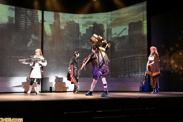 『舞台 トワツガイ』リポート。大西桃香(AKB48)ほか出演者たちが歌うキャラソン『トワノユメ』生の迫力! 映像を駆使したバトルも臨場感バツグン