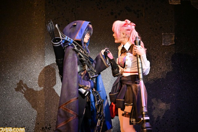 『舞台 トワツガイ』リポート。大西桃香(AKB48)ほか出演者たちが歌うキャラソン『トワノユメ』生の迫力! 映像を駆使したバトルも臨場感バツグン