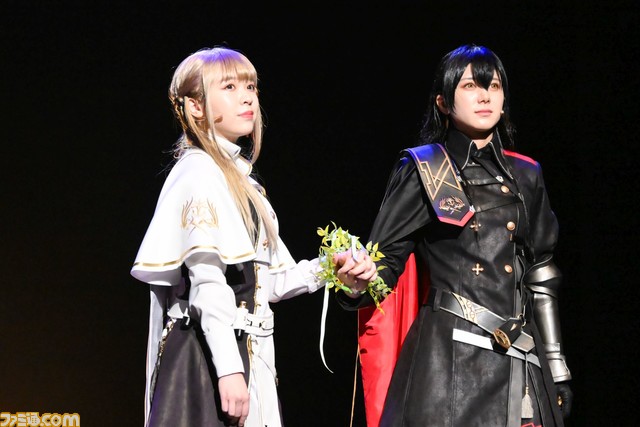 『舞台 トワツガイ』リポート。大西桃香(AKB48)ほか出演者たちが歌うキャラソン『トワノユメ』生の迫力! 映像を駆使したバトルも臨場感バツグン