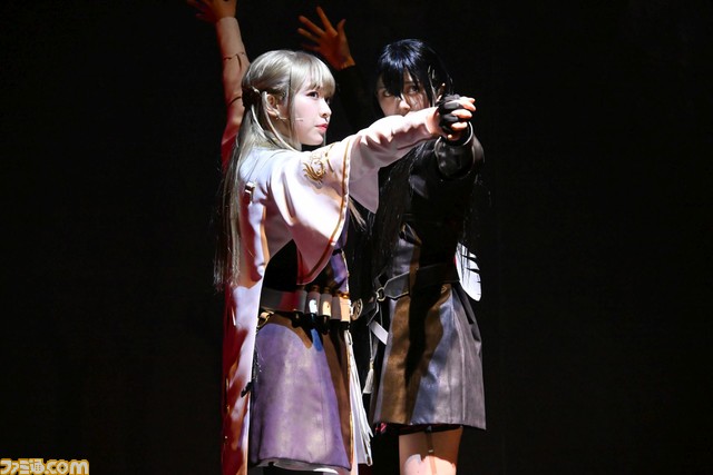 『舞台 トワツガイ』リポート。大西桃香(AKB48)ほか出演者たちが歌うキャラソン『トワノユメ』生の迫力! 映像を駆使したバトルも臨場感バツグン