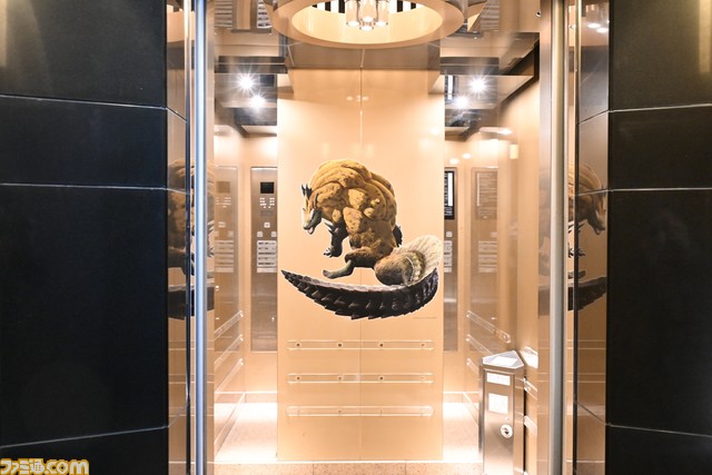 『モンハンライズ:サンブレイク』コラボホテルリポート。メル・ゼナの雄姿は都会の夜景に映える。コラボメニューや仕掛けの“発見”でも楽しめる、2度おいしい宿泊プラン