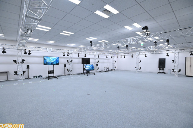 【ホロライブ】カバーの新スタジオに突撃。部屋ひとつだけで950万円のカメラ×100台の総額約10億円。メンバーたちの壁画(サイン)の全貌をお届け