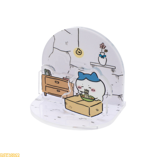 『ちいかわ』の世界をいつでも眺めて楽しめる小さなジオラマスタンドが全国のガチャで登場。全5種類のいつもの日常が描かれている