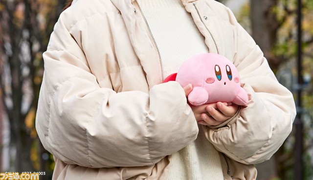 『星のカービィ』温かくなる手のひらサイズのふわふわぬいぐるみが登場。充電式カイロを入れてやさしく包むと幸せな気分に