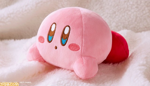 『星のカービィ』温かくなる手のひらサイズのふわふわぬいぐるみが登場。充電式カイロを入れてやさしく包むと幸せな気分に