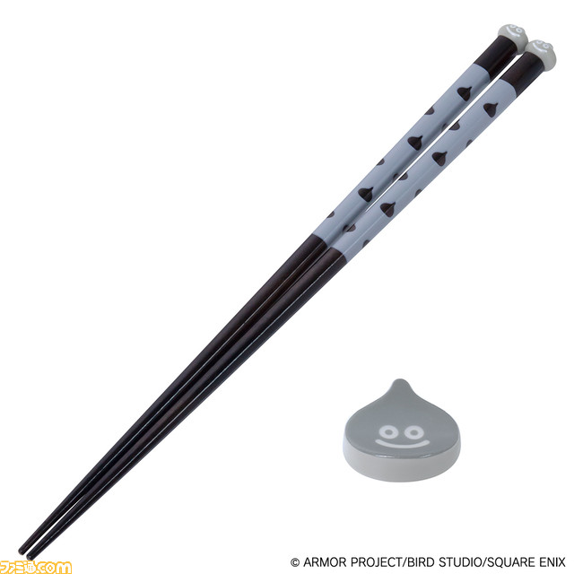 『ドラクエ』スライムが食を見守る“飯碗”が発売決定。食べきって底面をのぞき込めば“ちいさなメダル”を発見できる