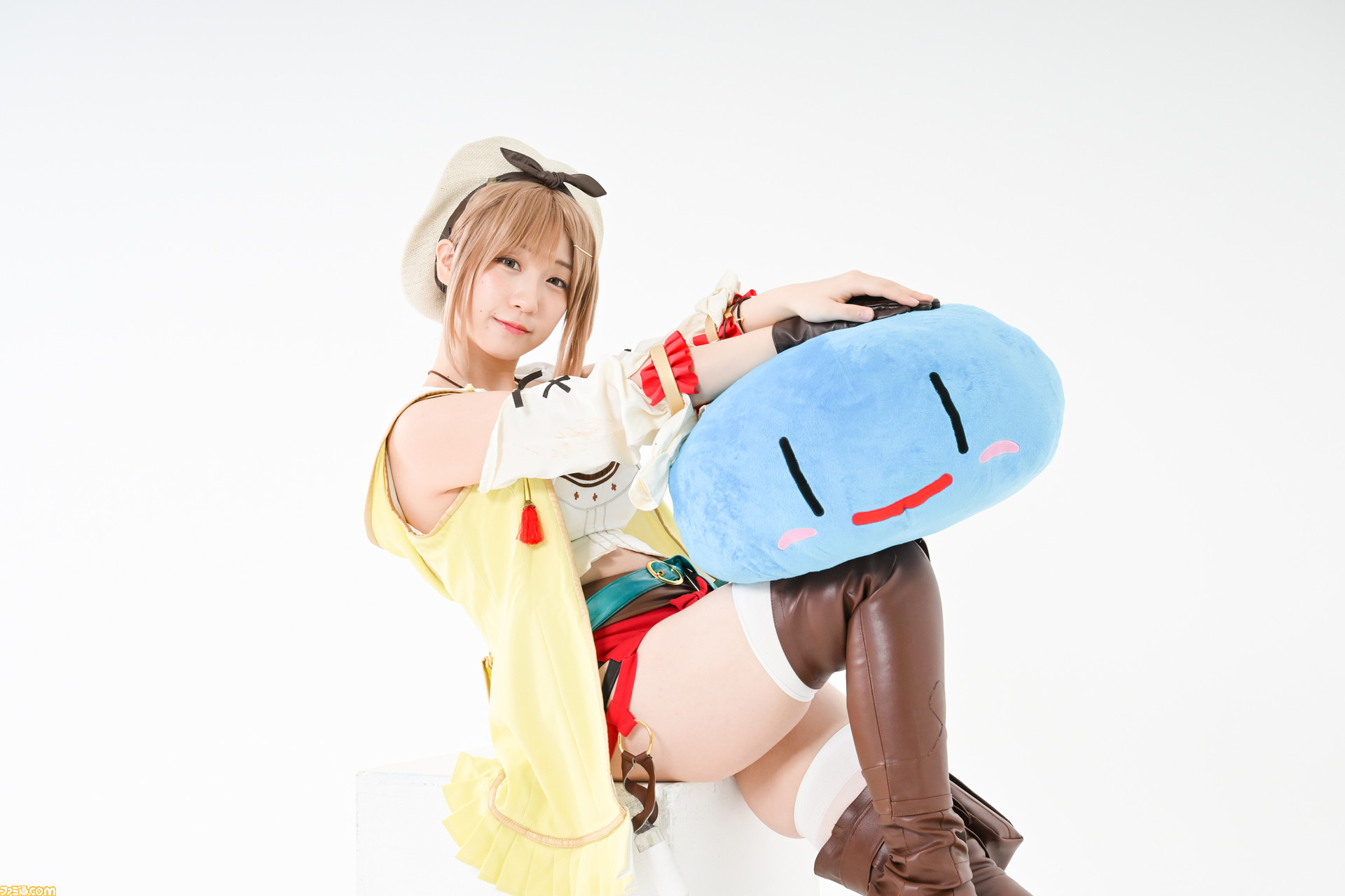 伊織もえさんが初代ライザのコスプレを披露！ アニメ『ライザの