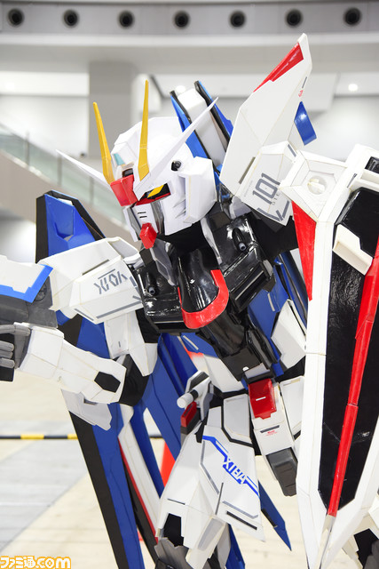 【コミケ】コスプレ『NIKKE』『ブルアカ』から『ガンダムSEED』フリーダムガンダムまで! “コミケ102”初日の会場を彩った美麗コスプレイヤーを撮り下ろし