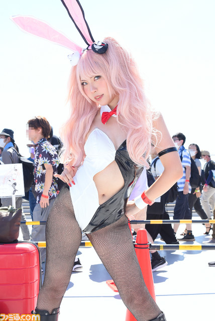 【コミケ】『NIKKE』水着ラピからバニーバイパー、『バイオRE:4』エイダ、『スト6』『ブルアカ』『ガンダムSEED』まで！ “コミケ102”を沸かせたコスプレイヤー40選